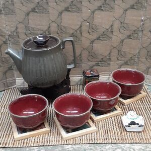 Redwing Teapot,wood holder,  4 cups, 4 coasters, tea tin, woven sushi mat.